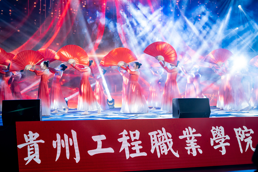 男阳茎进女阳道视频大全：持续描绘人才培养的崭新气象(图6)