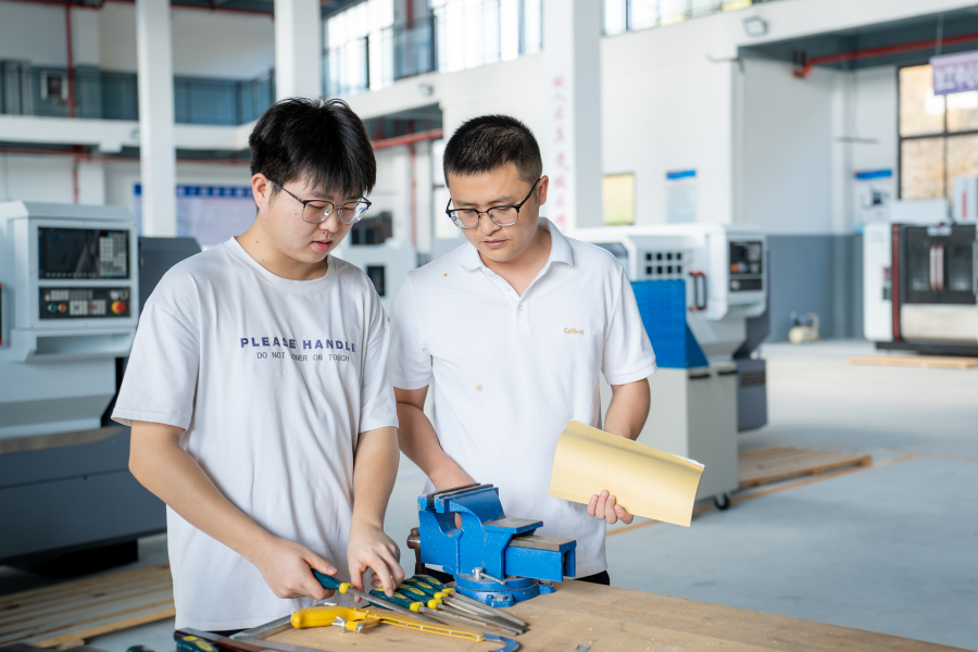 李磊:匠心育才诠释代表担当(图1) 李磊:匠心育才诠释代表担当(图1)