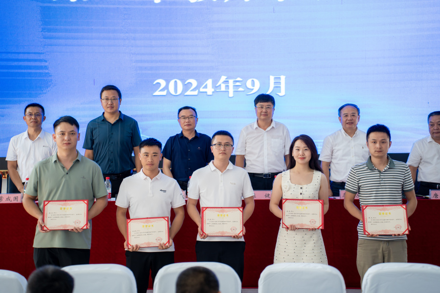 李磊:匠心育才诠释代表担当(图2) 李磊:匠心育才诠释代表担当(图2)