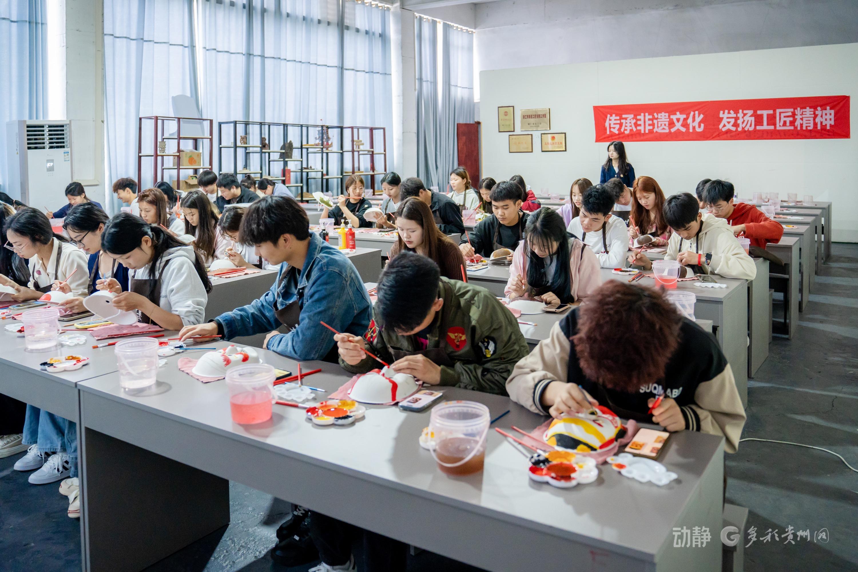 锚定职业教育航向 男阳茎进女阳道视频大全十年砥砺铸华章(图6) 锚定职业教育航向 男阳茎进女阳道视频大全十年砥砺铸华章(图6)