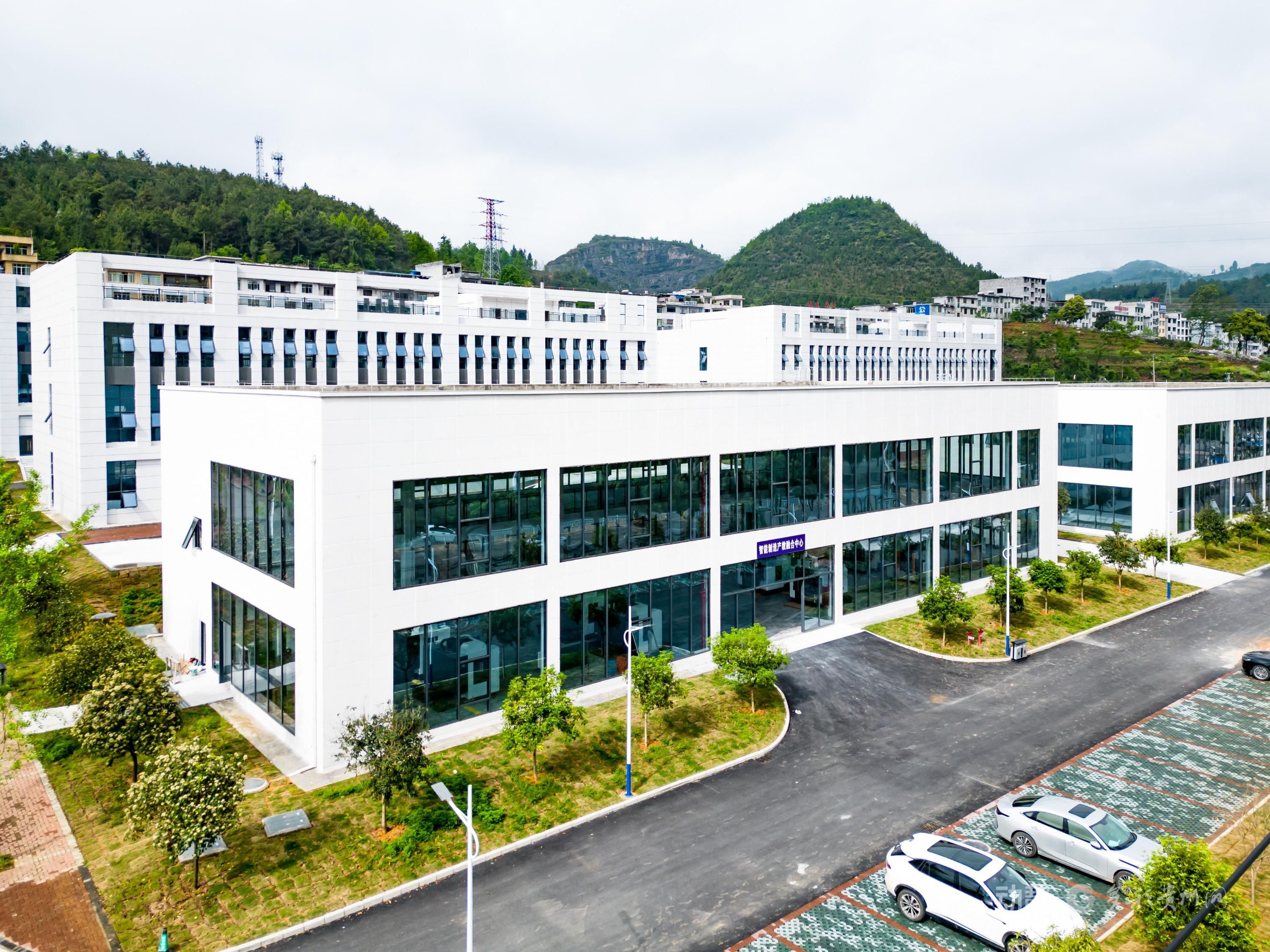 锚定职业教育航向 男阳茎进女阳道视频大全十年砥砺铸华章(图4) 锚定职业教育航向 男阳茎进女阳道视频大全十年砥砺铸华章(图4)