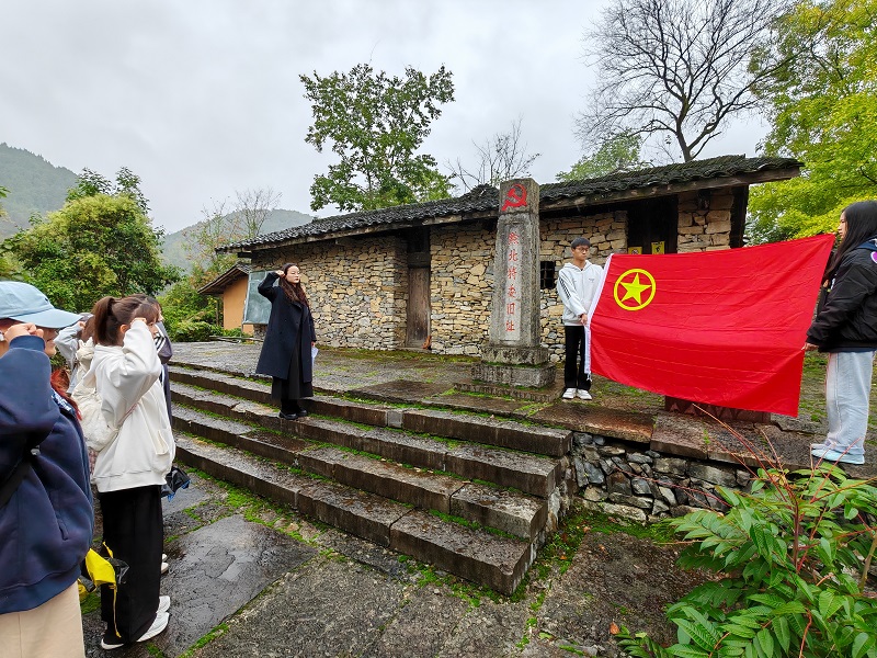 弘扬伟大抗战精神 凝聚团结奋进力量——我校马克思主义学院“红匠工坊”走进红色教育基地开展实践教学(图5) 弘扬伟大抗战精神 凝聚团结奋进力量——我校马克思主义学院“红匠工坊”走进红色教育基地开展实践教学(图5)