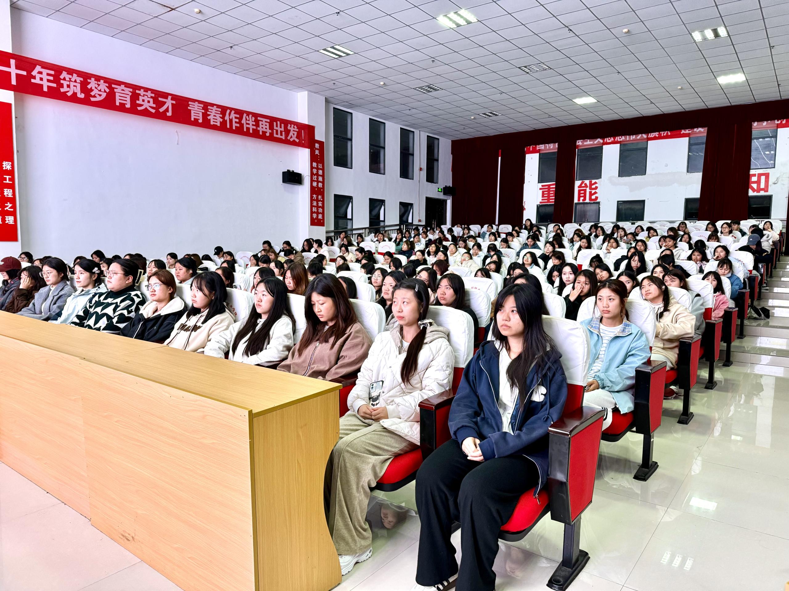 快乐青春.知“性”成长——药学院召开女生 安全教育大会(图2) 快乐青春.知“性”成长——药学院召开女生 安全教育大会(图2)