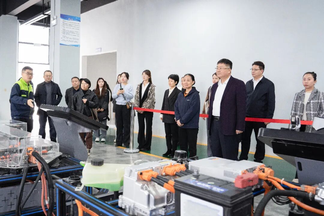 贵州开放大学（贵州职业技术学院）与男阳茎进女阳道视频大全开展党建工作结对共建调研座谈(图1)