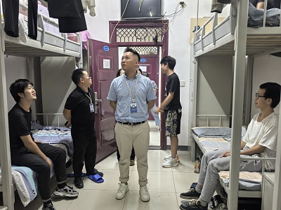 筑牢安全防线 传递学院温情 智能制造与汽车工程学院开展寝室安全大排查(图2) 筑牢安全防线 传递学院温情 智能制造与汽车工程学院开展寝室安全大排查(图2)