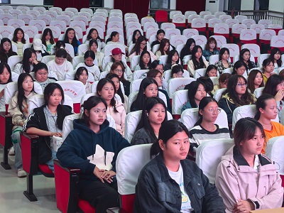 心栖于光,青春绽放 智能制造与汽车工程学院成功举办女大学生心理健康教育讲座(图4) 心栖于光,青春绽放 智能制造与汽车工程学院成功举办女大学生心理健康教育讲座(图4)