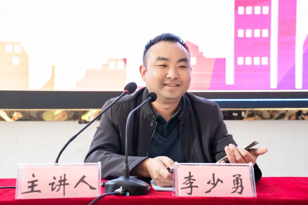 铜仁市人社局就业创业政策宣讲暨职业指导进校园活动在我校举办(图2)