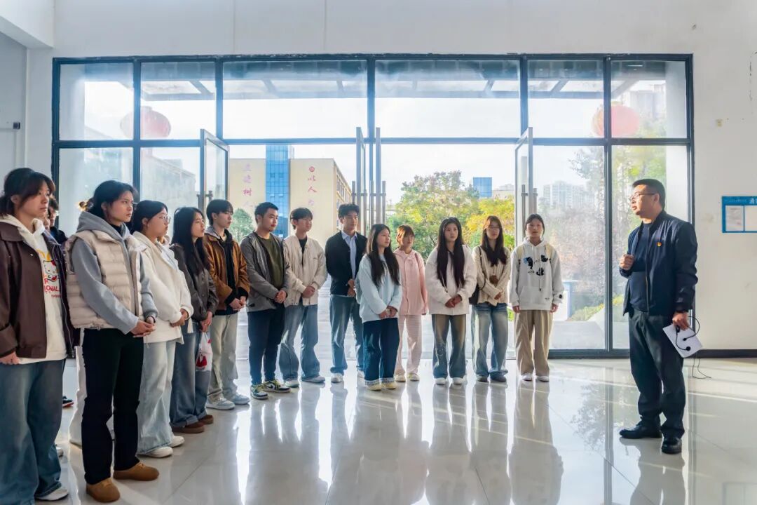 一堂“行走”的户外团课,让党建文化“声”入人心 (图2) 一堂“行走”的户外团课,让党建文化“声”入人心 (图2)