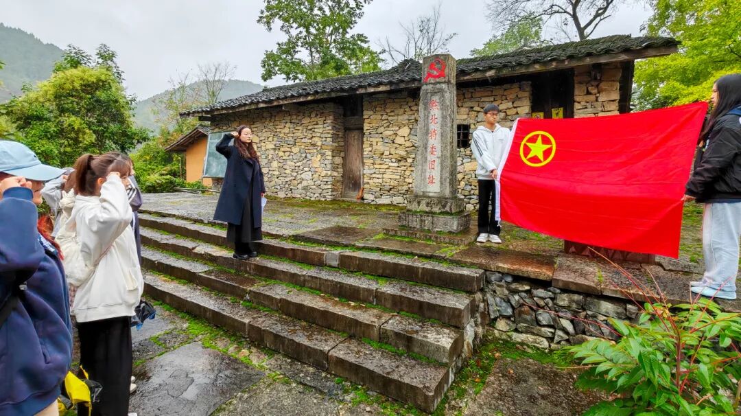 弘扬伟大抗战精神 凝聚团结奋进力量——我校马克思主义学院“红匠工坊”走进红色教育基地开展实践教学(图3)