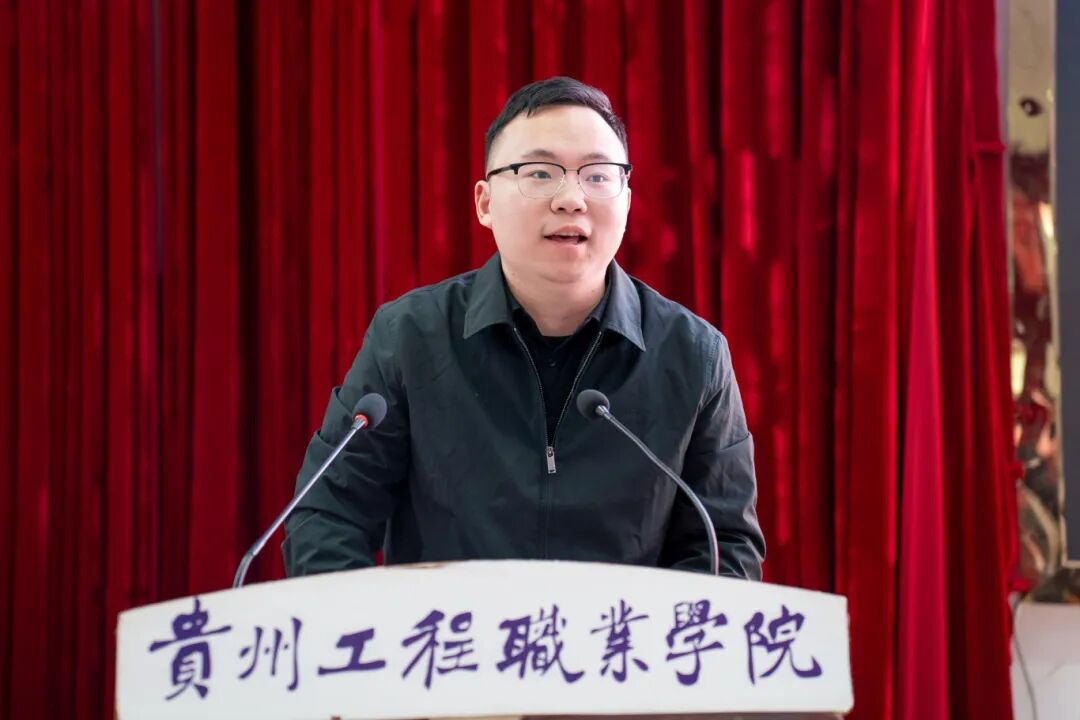 我校召开2025年秋季学期期中教职工大会(图3)