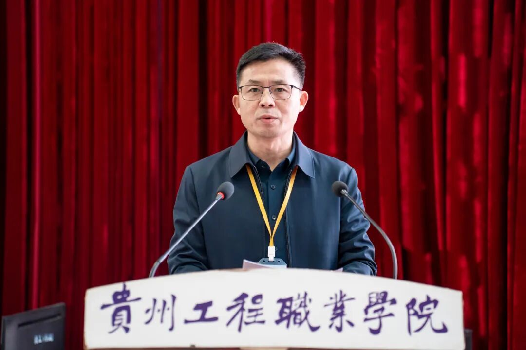 我校召开2025年秋季学期期中教职工大会(图4)