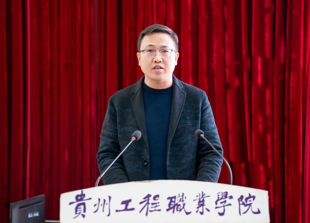 我校召开2025年秋季学期期中教职工大会(图5)