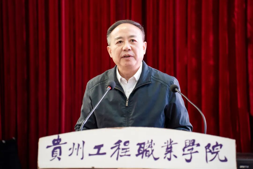 我校召开2025年秋季学期期中教职工大会(图6)