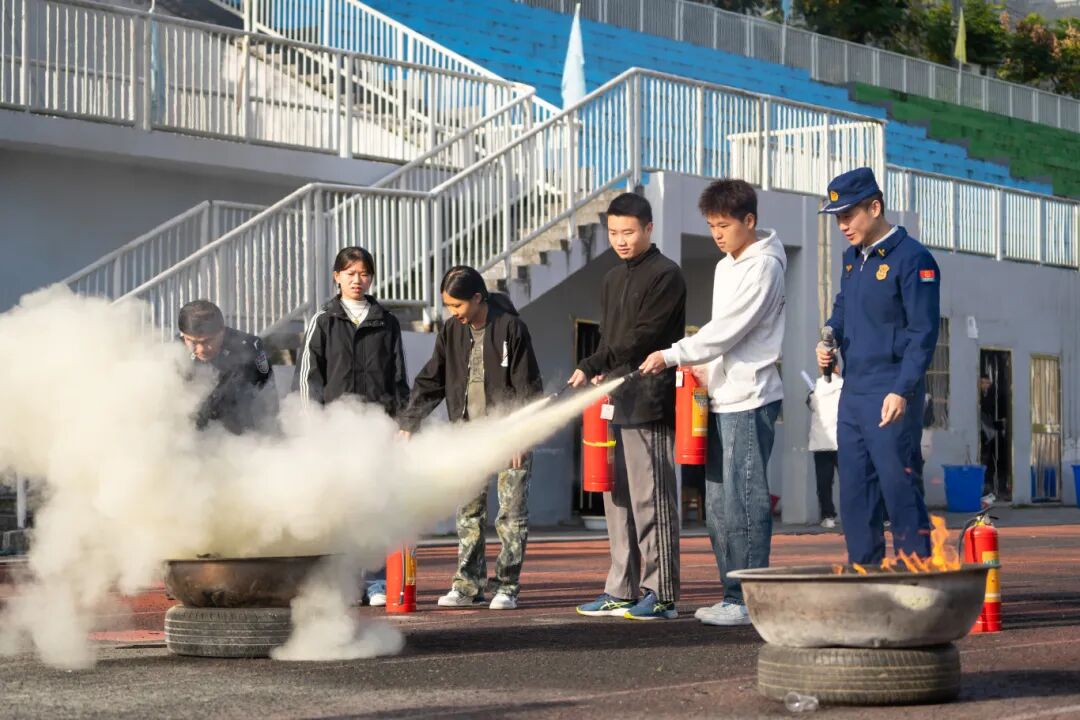 我校举办德江县第四届大学生消防技能运动会暨消防安全培训演练活动(图5)
