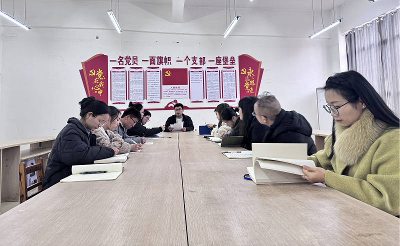 凝心铸魂担使命,薪火相传启新程 ——马克思主义学院党支部召开接收预备党员支部大会(图1) 凝心铸魂担使命,薪火相传启新程 ——马克思主义学院党支部召开接收预备党员支部大会(图1)