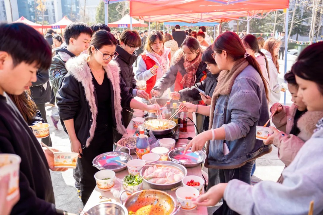 我校首届美食文化节成功举办(图3)