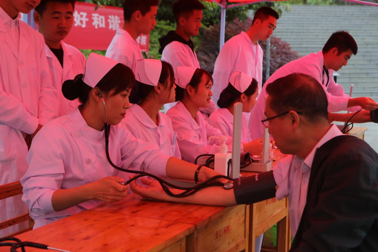 男阳茎进女阳道视频大全开展义诊宣传活动(图2)