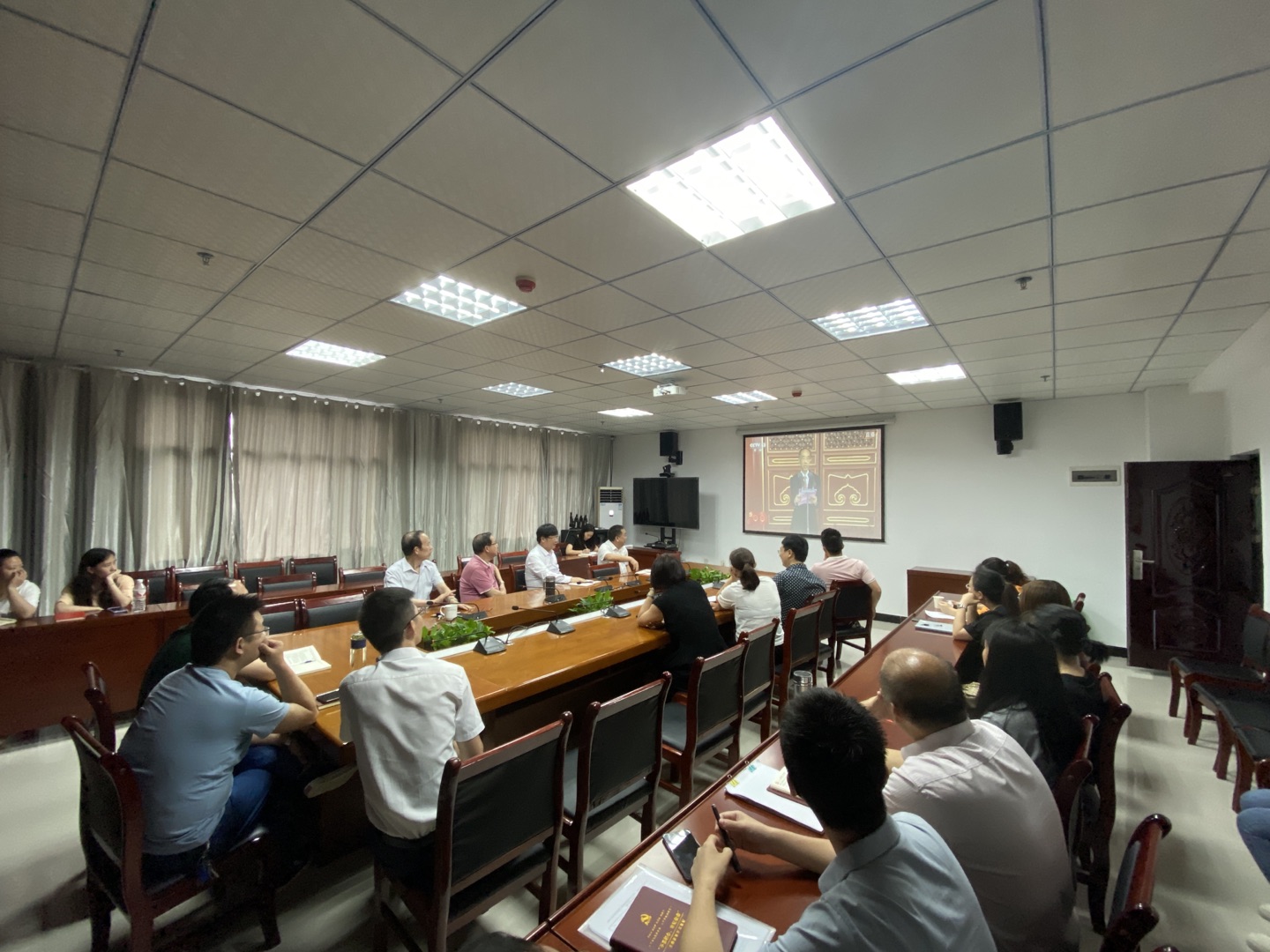 男阳茎进女阳道视频大全组织教职工收看并热议庆祝中国共产党成立100周年大会(图1)