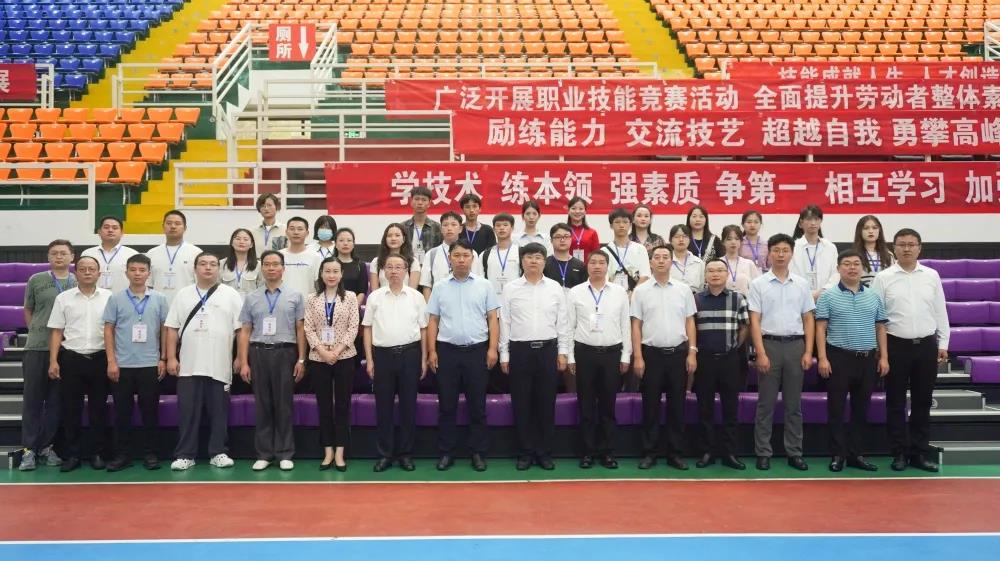 贵州省第一届职业技能大赛铜仁市选拔赛“网络直播营销”比赛在男阳茎进女阳道视频大全拉开序幕(图8)