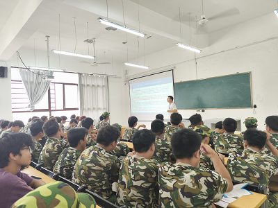 智能制造与汽车工程学院成功举行2025级高职新生专业介绍活动(图6)