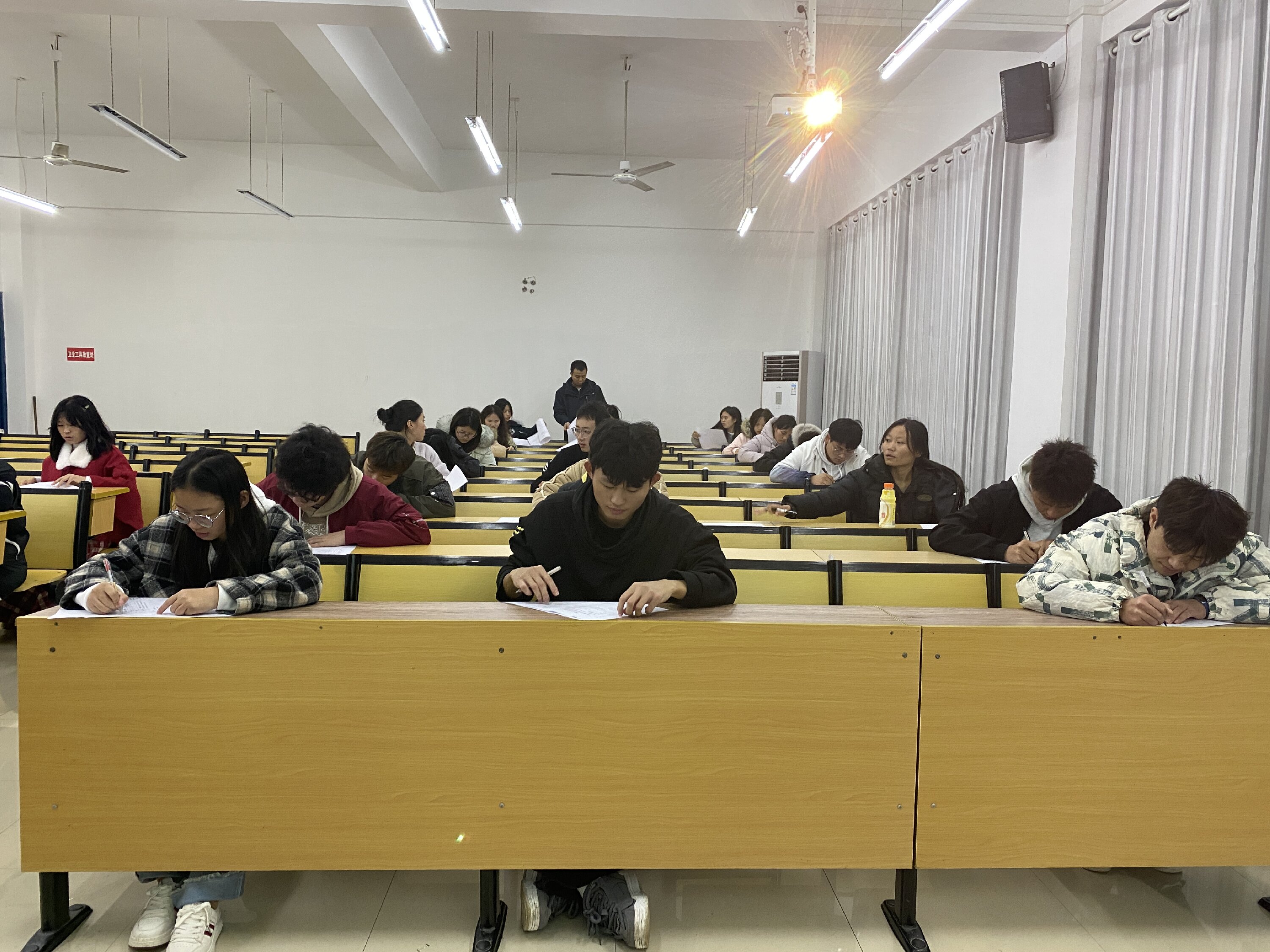 以学促知强本领 以考促学验成效——药学院学生党支部开展入党积极分子理论知识测试(图2)