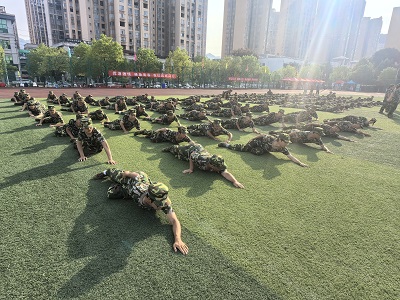 军训虽然辛苦，但全力以赴的自己值得骄傲(图2)